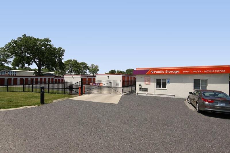 Public Storage - Lombard at 330 W North Ave, Lombard, IL