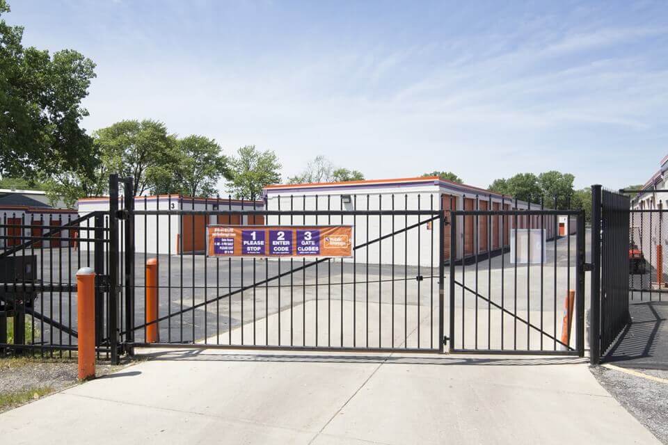 Public Storage  330 W North Ave in Lombard, IL
