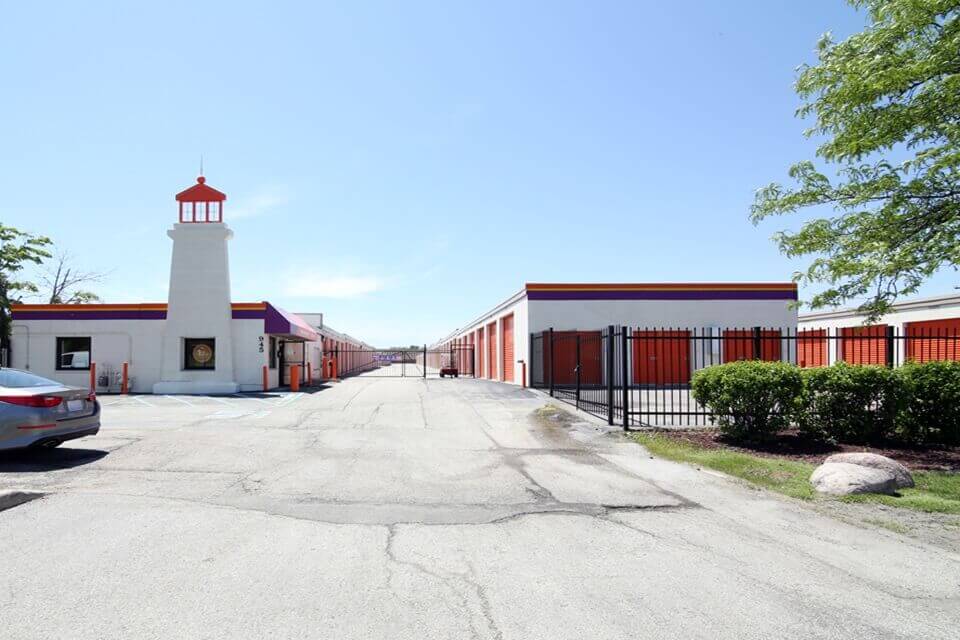 20×10 Public Storage: Garage in Rolling Meadows, IL