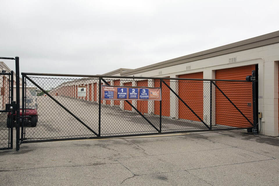 Public Storage  130 Hillcrest Blvd in Hoffman Estates, IL