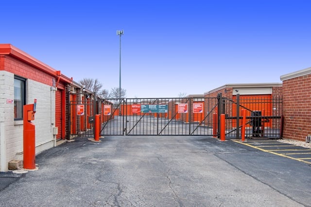 Public Storage  10024 S Harlem Ave in Hickory Hills, IL