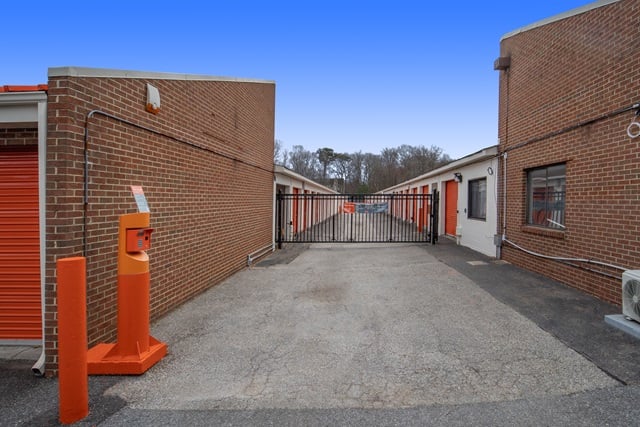 Public Storage  1057 State Route 3 N in Crofton, MD