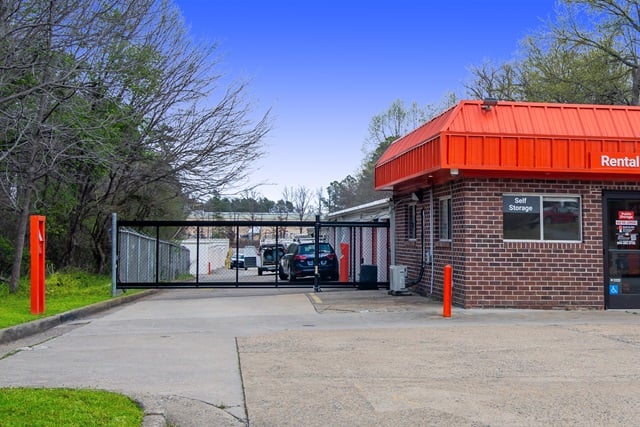 Public Storage  7625 Staples Mill Road in Henrico, VA