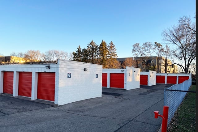 20×10 Public Storage: Self Storage Unit in Eden Prairie, MN 7921 Eden Prairie Road Eden Prairie, Minnesota 2