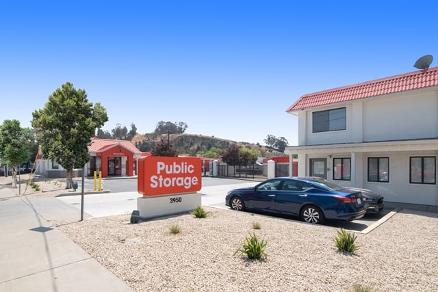 20 x 10 Public Storage: Self Storage Unit in Martinez, California