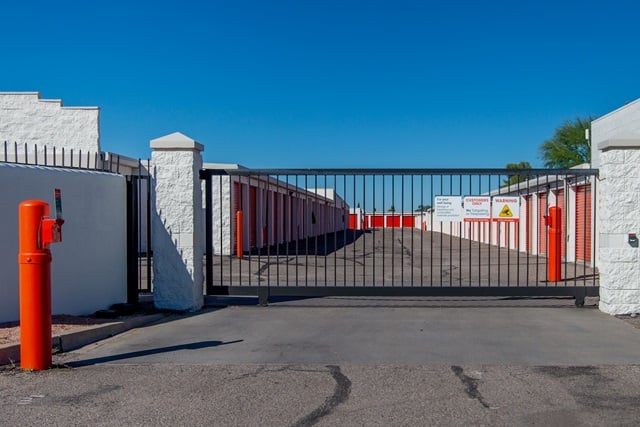 Public Storage  121 N Houghton Rd in Tucson, AZ