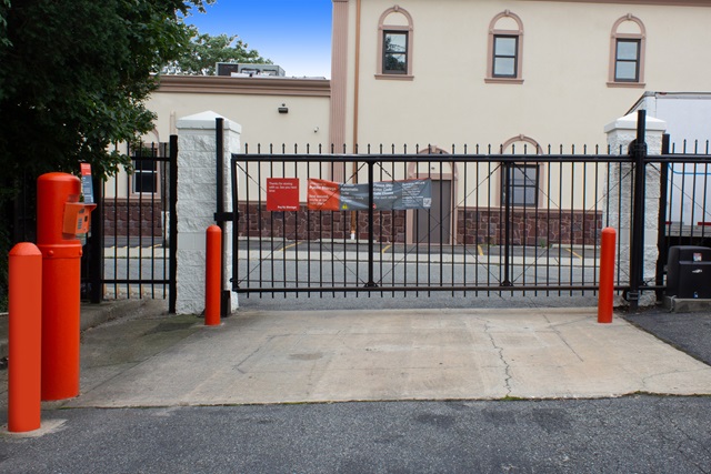 Public Storage  285 Peninsula Blvd in Hempstead, NY