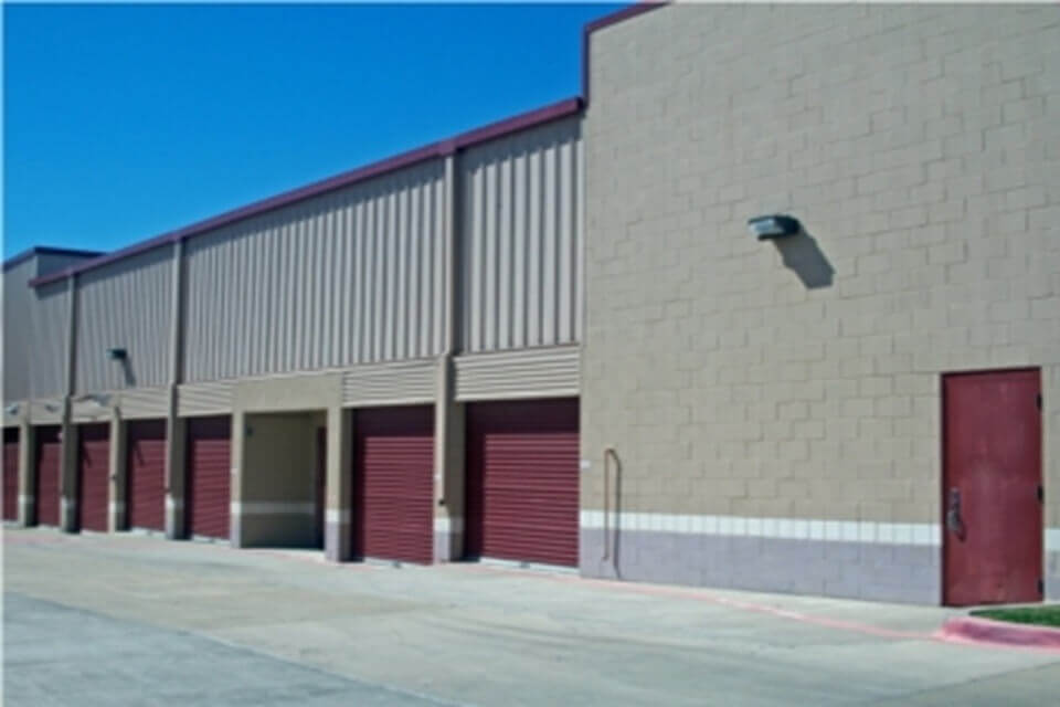 25×10 Garage in Irving, TX 3430 W Walnut Hill Lane Irving, Texas 2