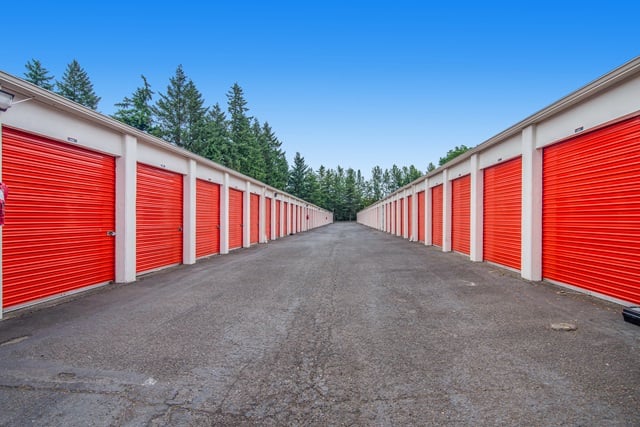 20×10 Public Storage: Garage in Gresham, OR 2600 NW Burnside Court Gresham, Oregon 2