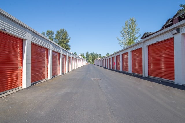 40×10 Public Storage: Parking Lot in Salem, OR 4780 Liberty Road South Salem, Oregon 2