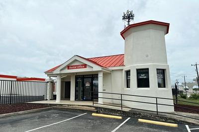 Property at 08405 - San Antonio/1-35-Thousand Oaks          