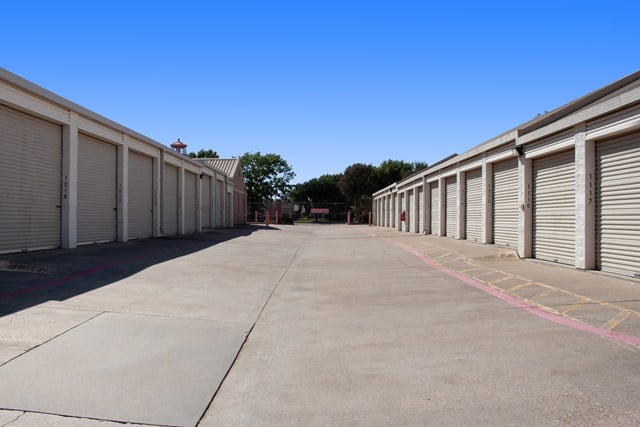 20×10 Self Storage Unit in Irving, TX 7500 N MacArthur Blvd Irving, Texas 2