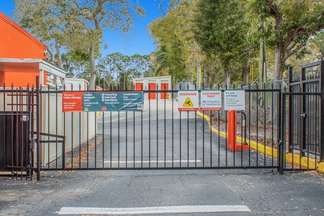 Clearwater, FL, SelfStorage Near 1615 North Highland Ave 1844726