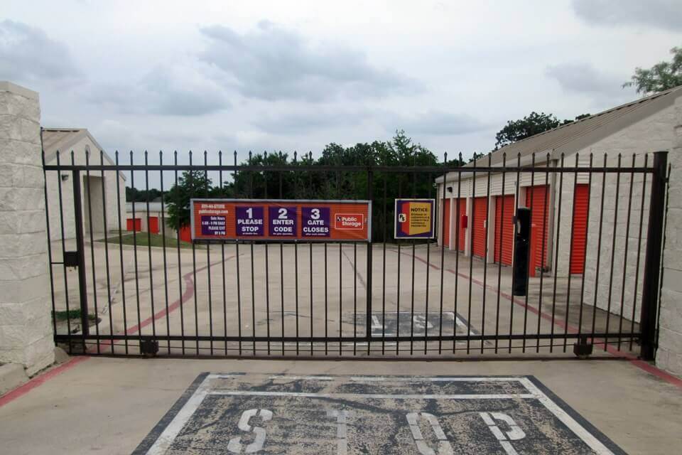 Public Storage  747 Grapevine Hwy in Hurst, TX
