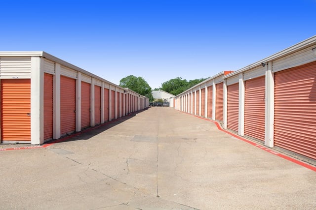 30×10 Parking Lot in Irving, TX 1520 W Irving Blvd Irving, Texas 2