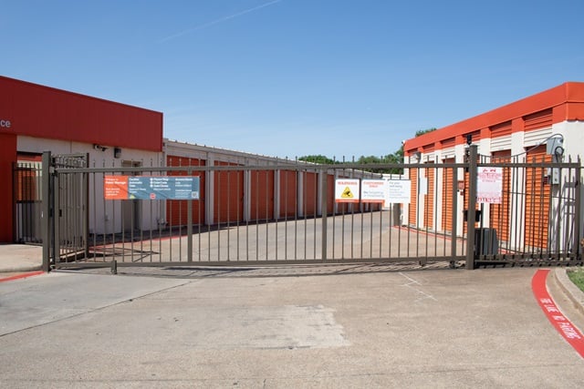 Public Storage  1520 W Irving Blvd in Irving, TX