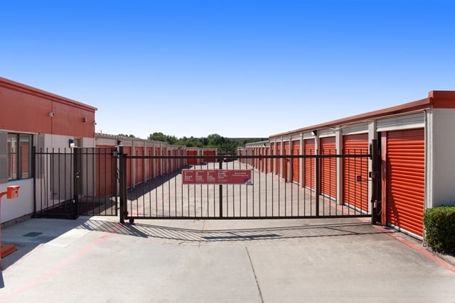 Public Storage  3216 E Pioneer Pkwy in Grand Prairie, TX