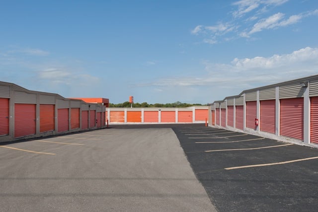 30×12 Public Storage: Parking Lot in Austin, TX 10001 North I H 35 Austin, Texas 2