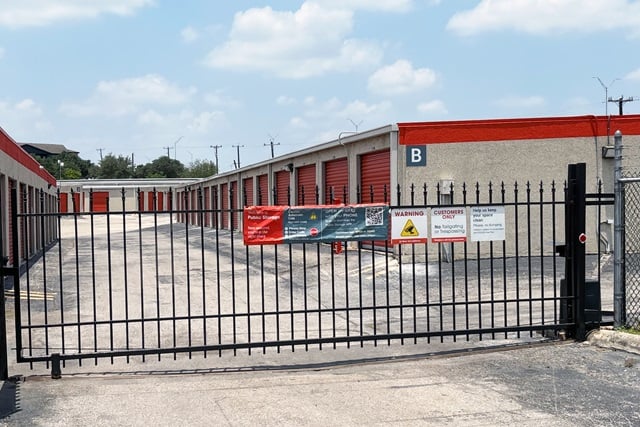 Public Storage  31 Meadowland in Universal City, TX