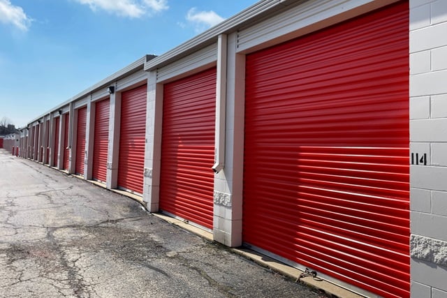 25×12 Self Storage Unit in Aurora, IL 4253 Ogden Ave Aurora, Illinois 2