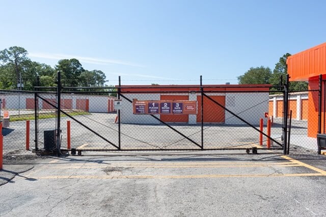 Public Storage  5757 University Blvd W in Jacksonville, FL