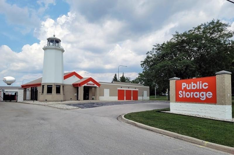 Public Storage at 1200 W Irving Park Rd, Schaumburg, IL