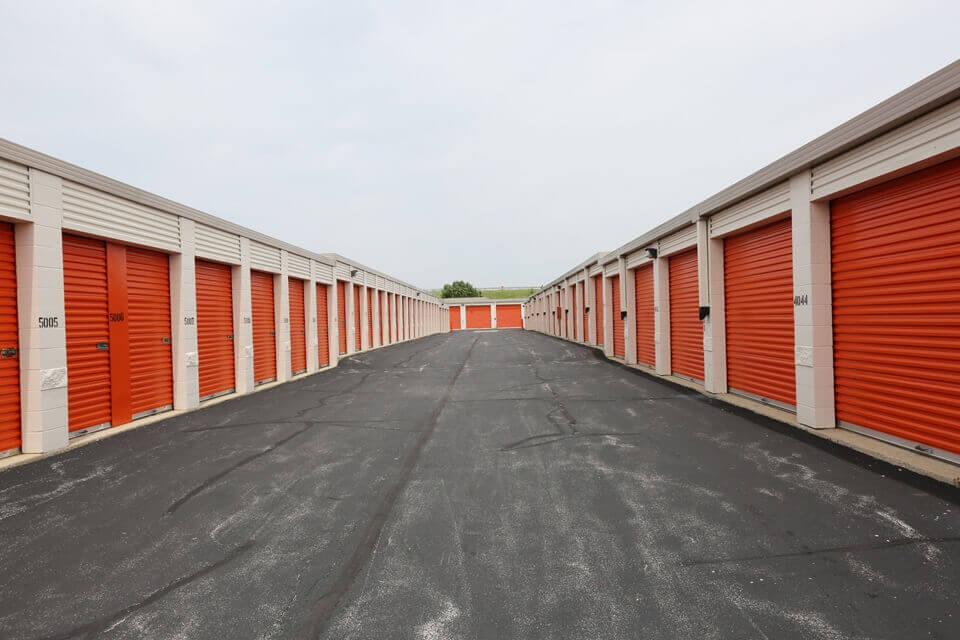 28×10 Garage in Schaumburg, IL 1200 W Irving Park Rd Schaumburg, Illinois 2