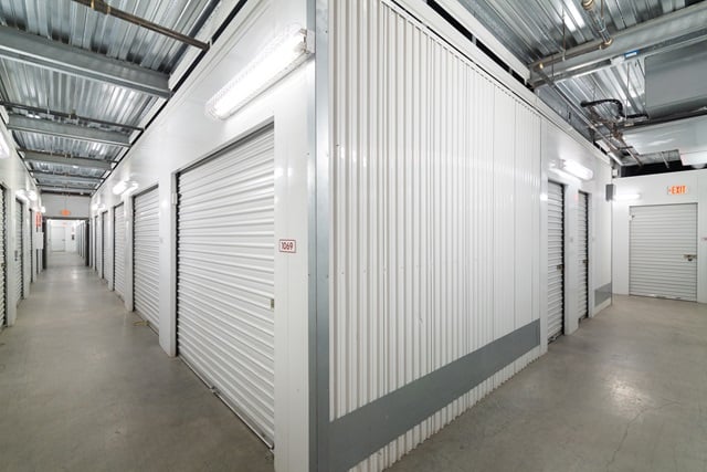 Self Storage Unit in Woodland Hills, California 1