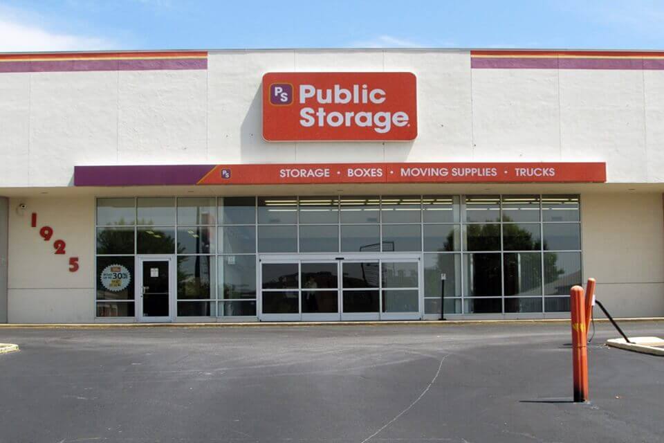 20×20 Public Storage: Garage in Winston Salem, NC 1925 Silas Creek Pkwy Winston Salem, North Carolina