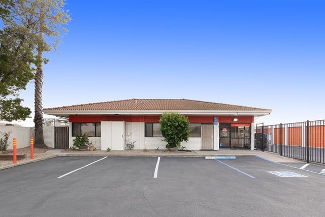 20×10 Self Storage Unit in Pleasanton, CA 3470 Boulder Street Pleasanton, California