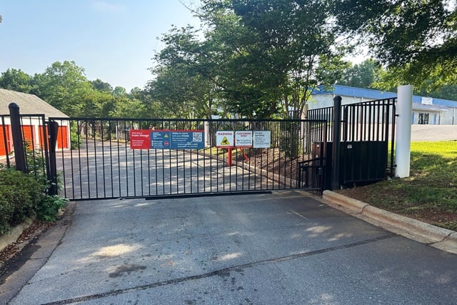 Public Storage  5155 Country Club Road in Winston-Salem, NC