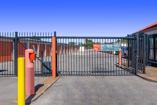 Public Storage  4500 Winchester Road in Memphis, TN