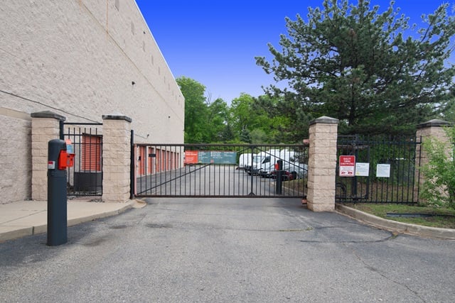 Public Storage  24200 Telegraph Road in Southfield, MI