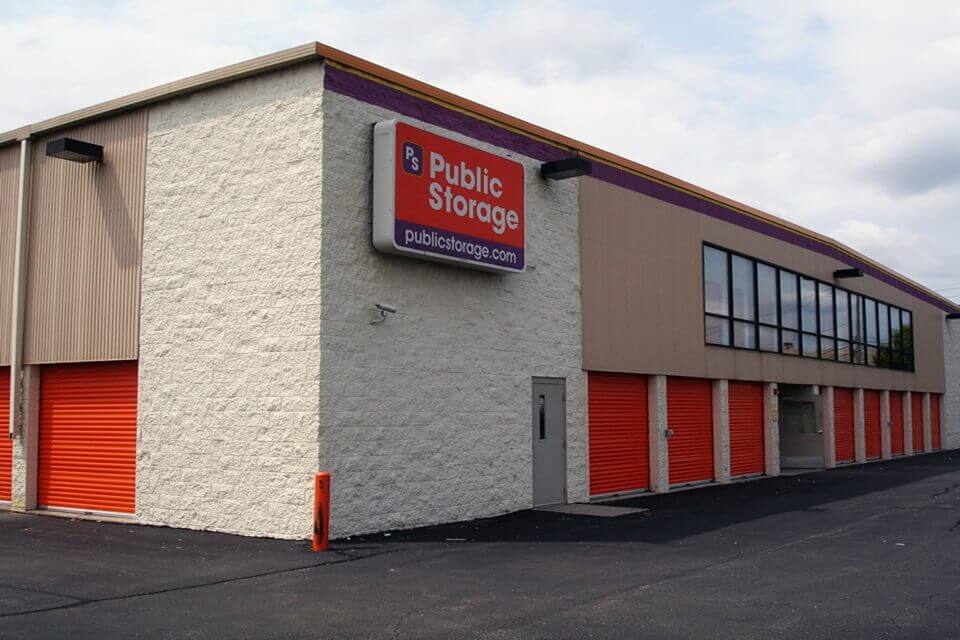 30×10 Public Storage: Garage in Roseville, MI 30340 Gratiot Ave Roseville, Michigan 2