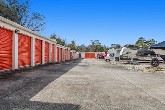 35×12 Public Storage: Parking Lot in Oviedo, FL 1400 Alafaya Trail Oviedo, Florida 2