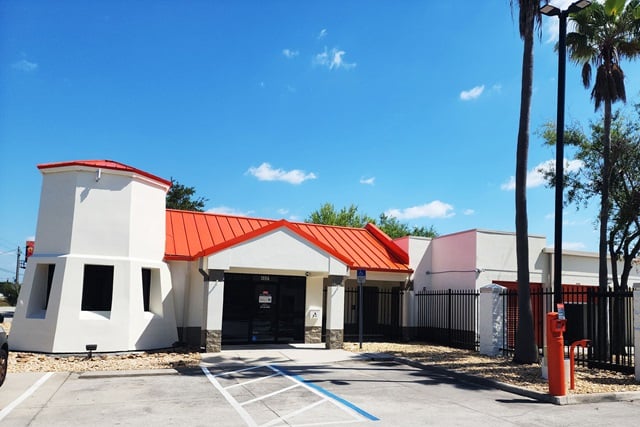 25×12 Parking Lot in Orlando, FL 4801 S Semoran Blvd Orlando, Florida