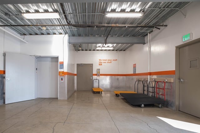 Public Storage  15145 Roscoe Blvd in North Hills, CA