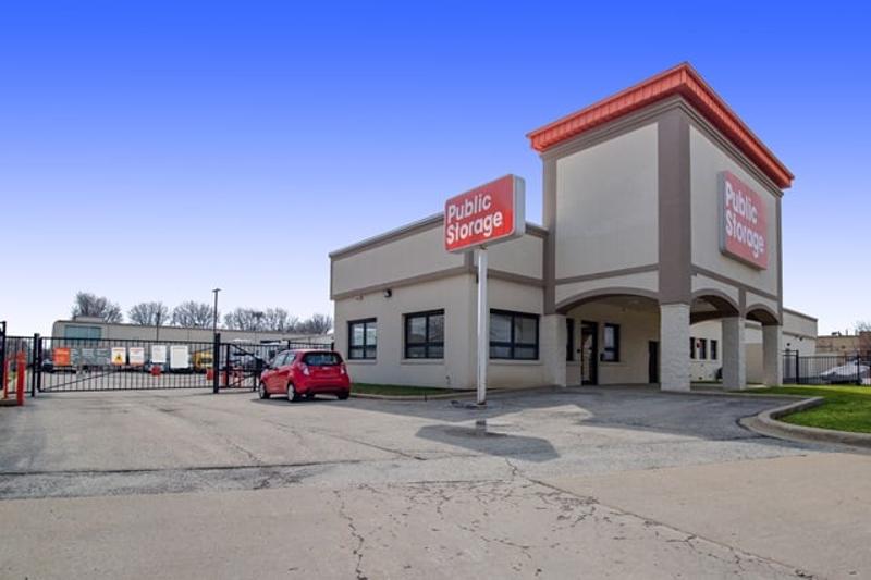 Public Storage at 1600 E Davis St, Arlington Heights, IL