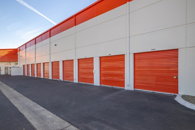 25×10 Garage in Pomona, CA 730 E 1st St Pomona, California 2