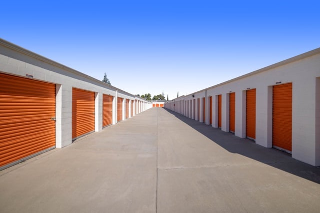 12×25 Public Storage: Parking Lot in Bloomington, CA 10047 Linden Ave Bloomington, California 2