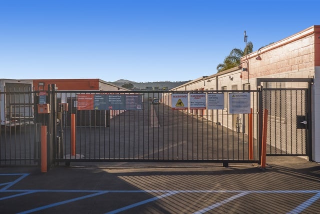 El Cajon, CA, SelfStorage Near 1510 N Magnolia Ave 18447264531 I