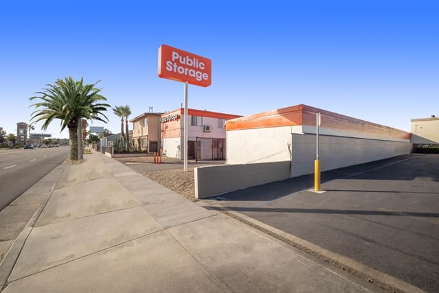 10×5 Self Storage Unit in Inglewood, CA near Stadium Dr