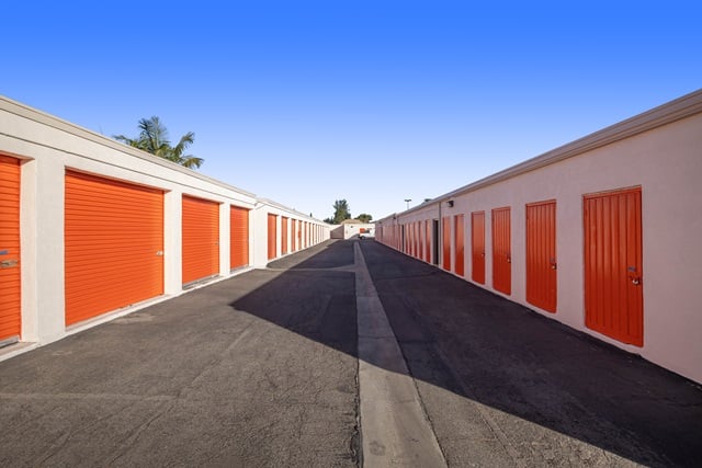 10×5 Self Storage Unit in Inglewood, CA near Stadium Dr 2