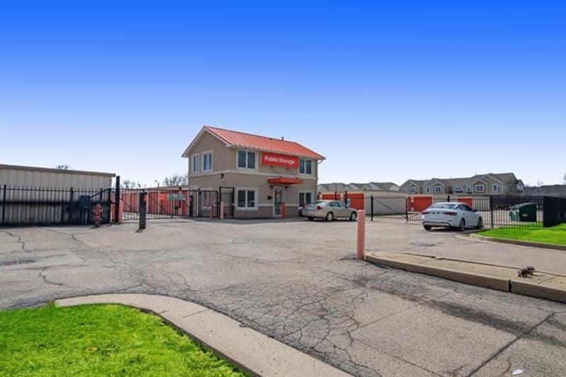 Public Storage at 143 E Lake Cook Rd, Palatine, IL