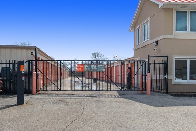 Public Storage  143 E Lake Cook Road in Kildeer, IL