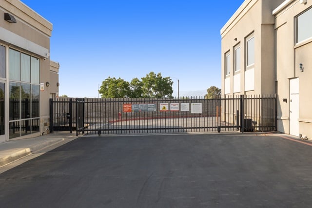 Public Storage 28111 Kelly Johnson Pkwy in Castaic, CA