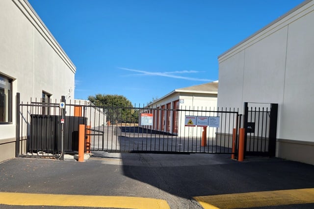 Public Storage  55 Mathews Dr Ste 135 in Hilton Head Island, SC