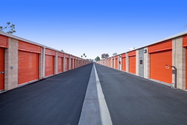 20×10 Self Storage Unit in Long Beach, CA 2506 Atlantic Ave Long Beach, California 2