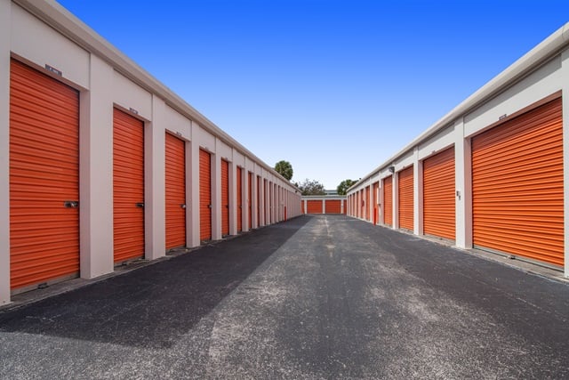 Self Storage Units Near 1375 W Hillsboro Blvd at Public Storage ...