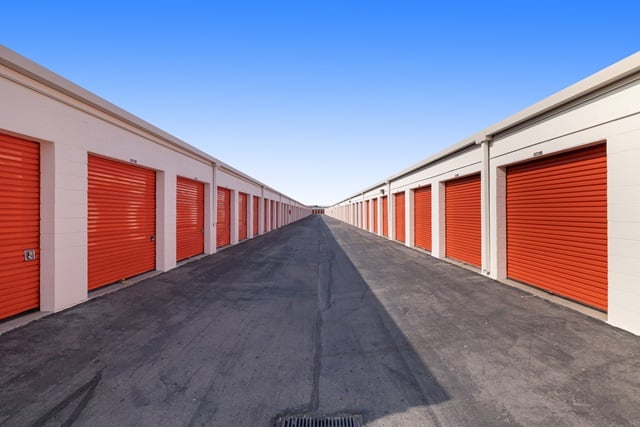 30×10 Self Storage Unit in South Gate, CA 5005 Firestone Place South Gate, California 2